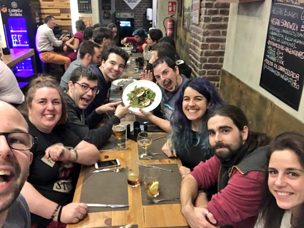 sailormerqury's tweet photo. Verde que te quiero verde 🙄? 🌿 Gracias @google por ‘el centro floral’ #devfestMLG 🎉 @quierodata @2Ru15 @AzaharVyb @Mr_Esti @iblancasa @GDGMalaga https://t.co/NrG1ut3E6S