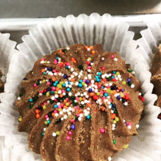 meneSweetSoCal's tweet photo. Looking for a #smalltreat to get you thru the day but you don't want anything too heavy! We got a selection of  cookies just for you. #chocolatesprinkles #vanillasprinkles #chocolatechipw/fudge #chocolatechipw/m&amp;ms @Menesweet  @MagParkBurbank https://t.co/ttGCoWMiY6