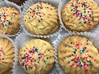 meneSweetSoCal's tweet photo. Looking for a #smalltreat to get you thru the day but you don't want anything too heavy! We got a selection of  cookies just for you. #chocolatesprinkles #vanillasprinkles #chocolatechipw/fudge #chocolatechipw/m&amp;ms @Menesweet  @MagParkBurbank https://t.co/ttGCoWMiY6