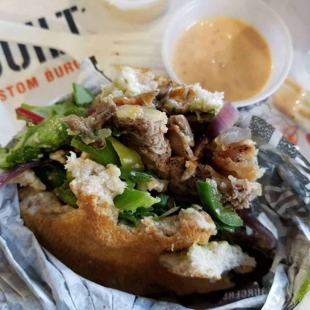 CarolineBNews's tweet image. Pretty ridiculous food at @BuiltAlston. It's not only #buildyourown but they have made to order fries, tatertots &amp;amp; milkshakes. No hormone meat, whole wheat bun, unlimited toppings. #yesplease #yummy #Foodie