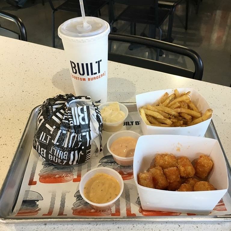 CarolineBNews's tweet image. Pretty ridiculous food at @BuiltAlston. It's not only #buildyourown but they have made to order fries, tatertots &amp;amp; milkshakes. No hormone meat, whole wheat bun, unlimited toppings. #yesplease #yummy #Foodie