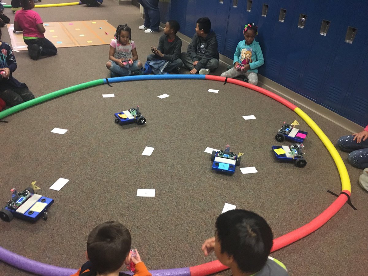 M_Zeiszler's tweet photo. Using STEMBots to practice digraphs during Book Buddies. They rocked making words and identifying digraphs in words.  @OPS_Kennedy @JenniferRuud https://t.co/ubqxDzKpLo