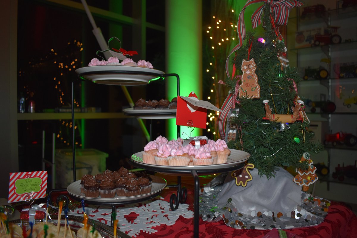 We are still full from the Jingle Bites tasting last night! 15 great caterers pull their best foot forward to show their culinary talents. Thank you to all our guests who came out and served as our taste testers/judges.