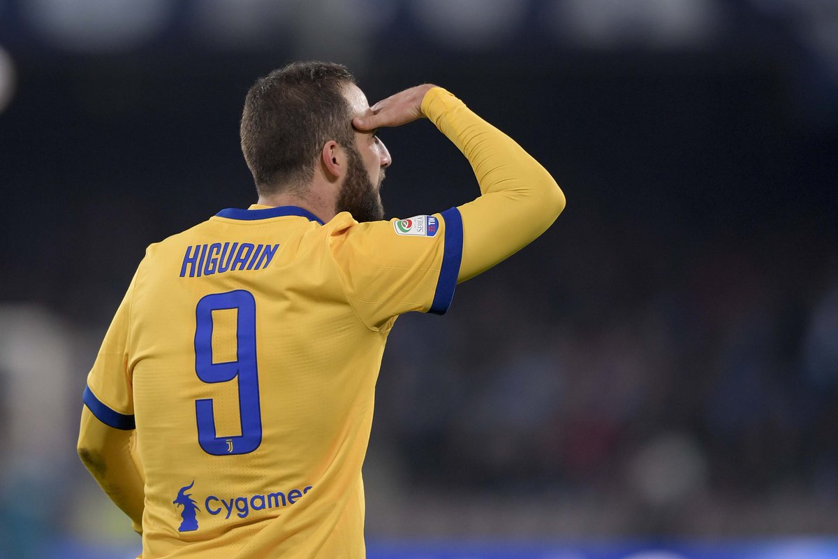 juventusfc's tweet photo. 👏👏👏 @G_Higuain 🔝

#NapoliJuve 🏳️🏴 #FinoAllaFine https://t.co/FTT3kMGaw6