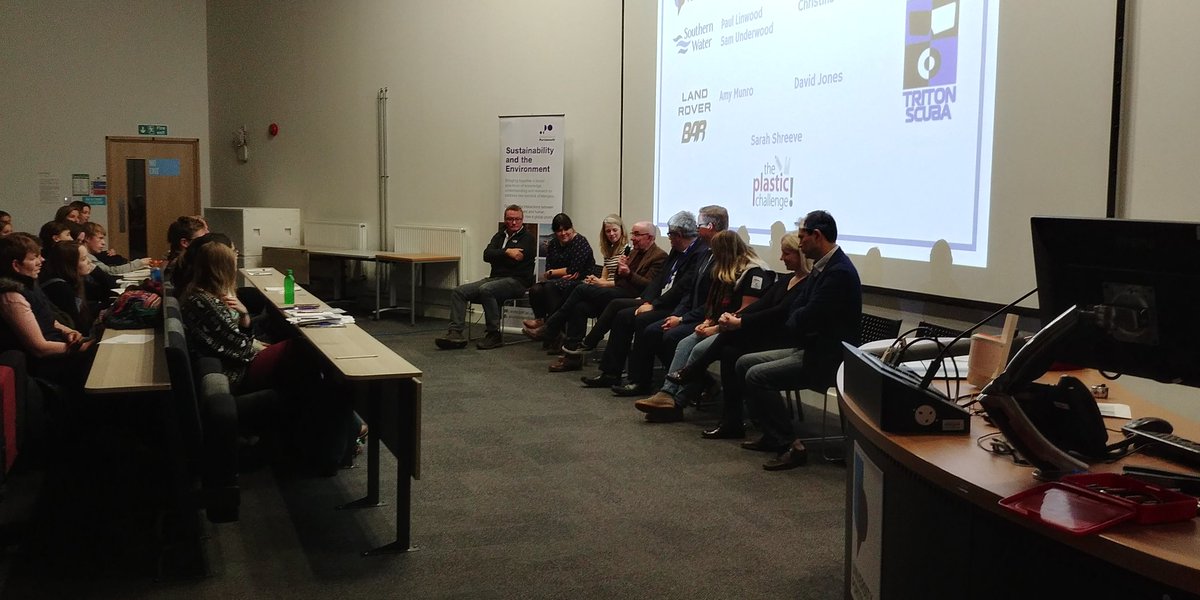 TomGreenish's tweet photo. Brilliant evening at #SeeBinSeaChange well done team! @portsmouthuni @UoPMarineBiol @seebinseachange https://t.co/zXj67KByl0