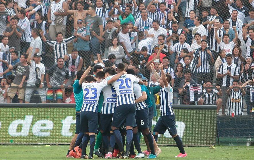 “Un equipo que, aunque con vacíos, puede dominar a través de un mejor manejo del balón. Y eso ocurrió ante Deportivo Municipal”. Análisis general del Alianza Lima 1-0 Deportivo Municipal 🇵🇪 goo.gl/ACyc4B Escribe @chinodelarisa