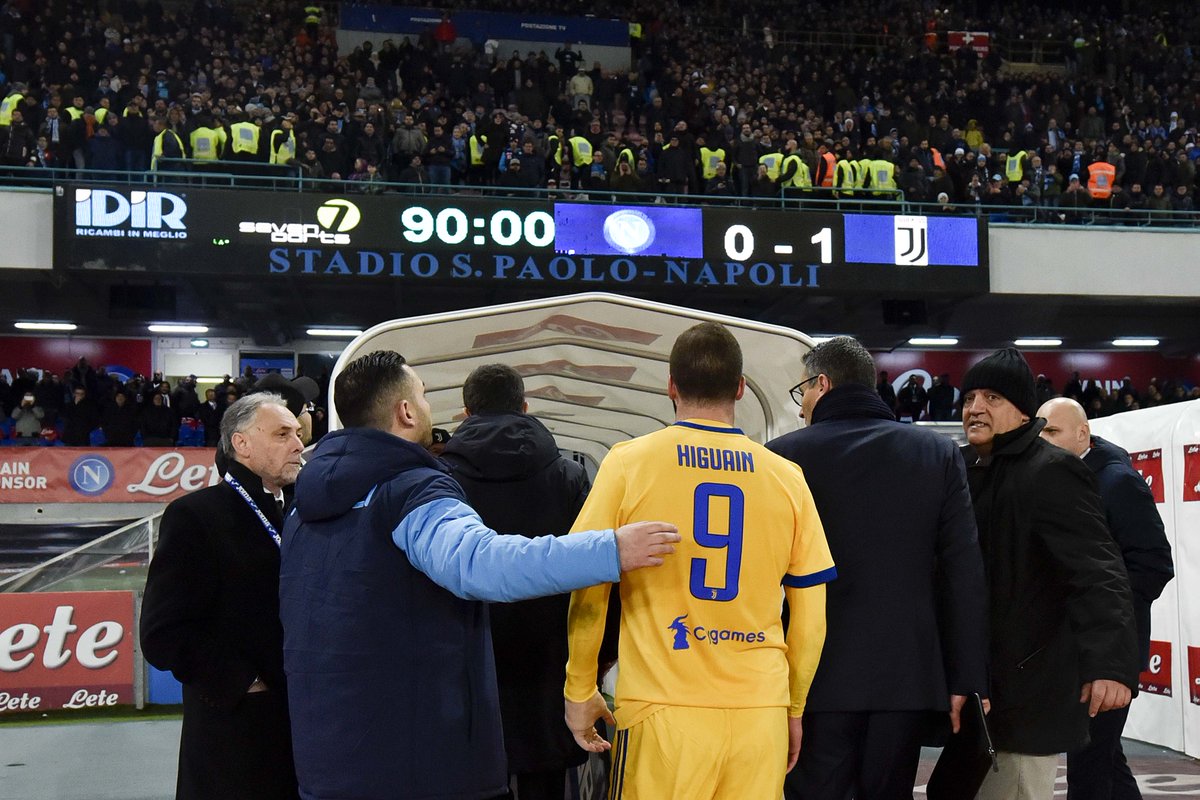 juventusfc's tweet photo. 👏👏👏 @G_Higuain 🔝

#NapoliJuve 🏳️🏴 #FinoAllaFine https://t.co/FTT3kMGaw6