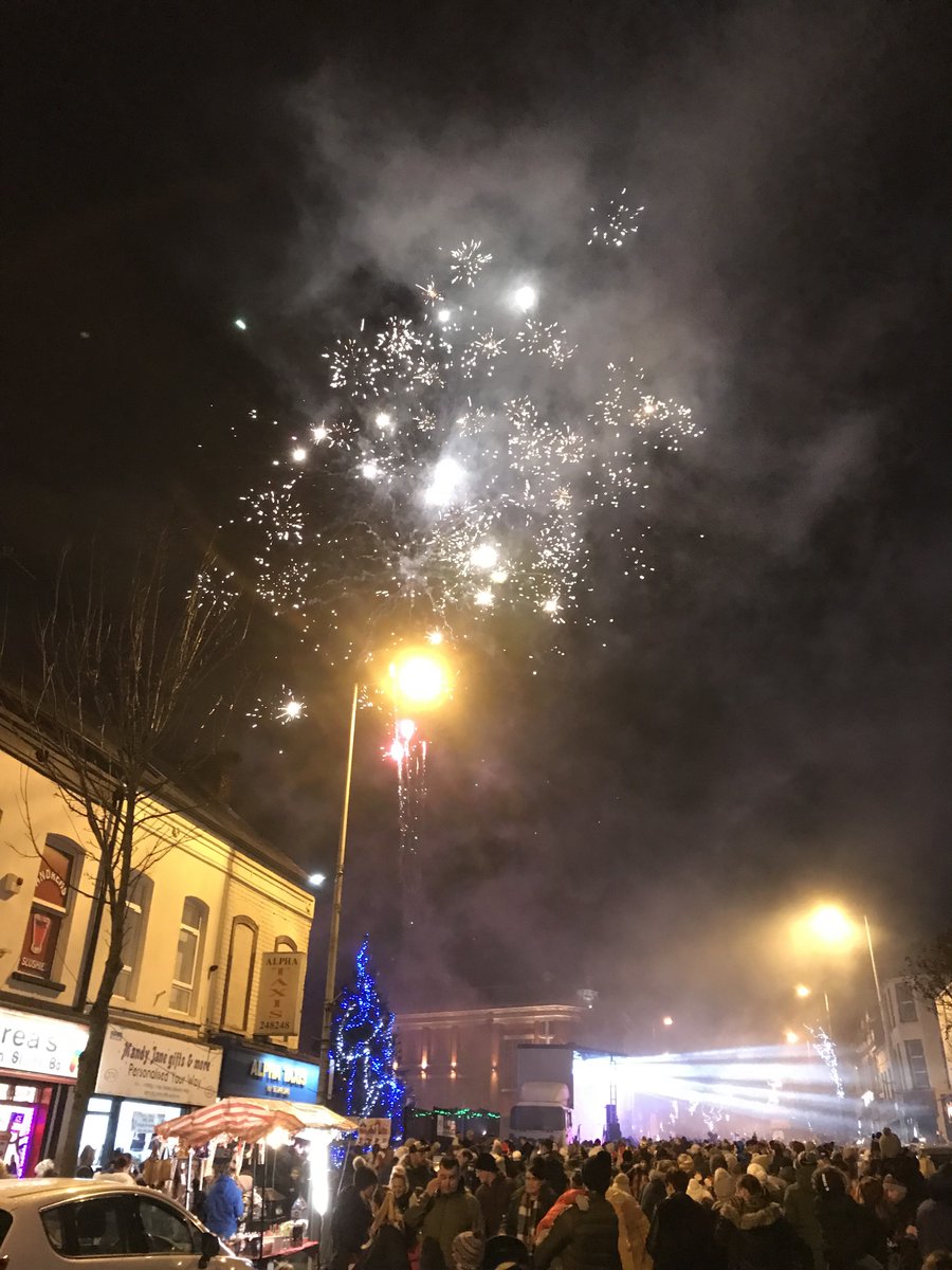 PSNIBelfastN's tweet photo. Great evening on the #Shankill for the #GSWF Lantern Parade and Xmas tree switch on with #TimMcGarry Well done to organisers @GrShankill @ACTGreaterShank @BeatCarnival great to see so many families having a great time 👮🏻🚔🎄❄️ #community SgtW https://t.co/T0j3hpE5tn