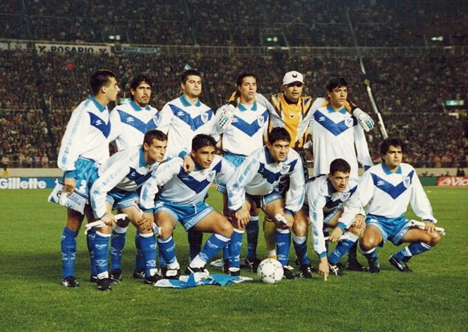 velezsantafe's tweet photo. Fuimos a Tokio y trajimos la copa 🎵 #23Años #DeLiniersAlMundo https://t.co/KbuZOLzh6b