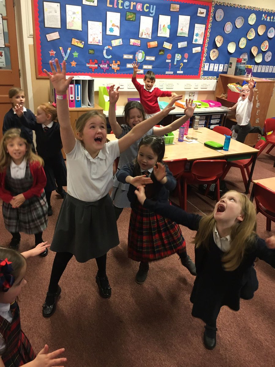 WBurghPrimary's tweet photo. P3b using freeze frame techniques to imagine how the characters are feeling. #BookWeekScot #WillybugsRead https://t.co/09lhiaIcih