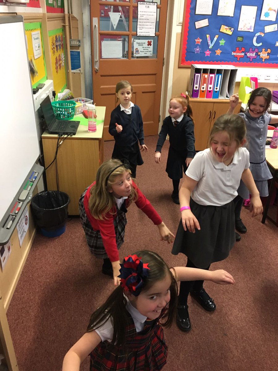 WBurghPrimary's tweet photo. P3b using freeze frame techniques to imagine how the characters are feeling. #BookWeekScot #WillybugsRead https://t.co/09lhiaIcih