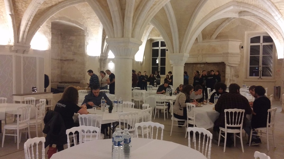 GregoryRihal's tweet photo. Sympa le cadre pour manger au hackathon #siliconvalasse #DevTeamMatmut https://t.co/FgMryzeeX4
