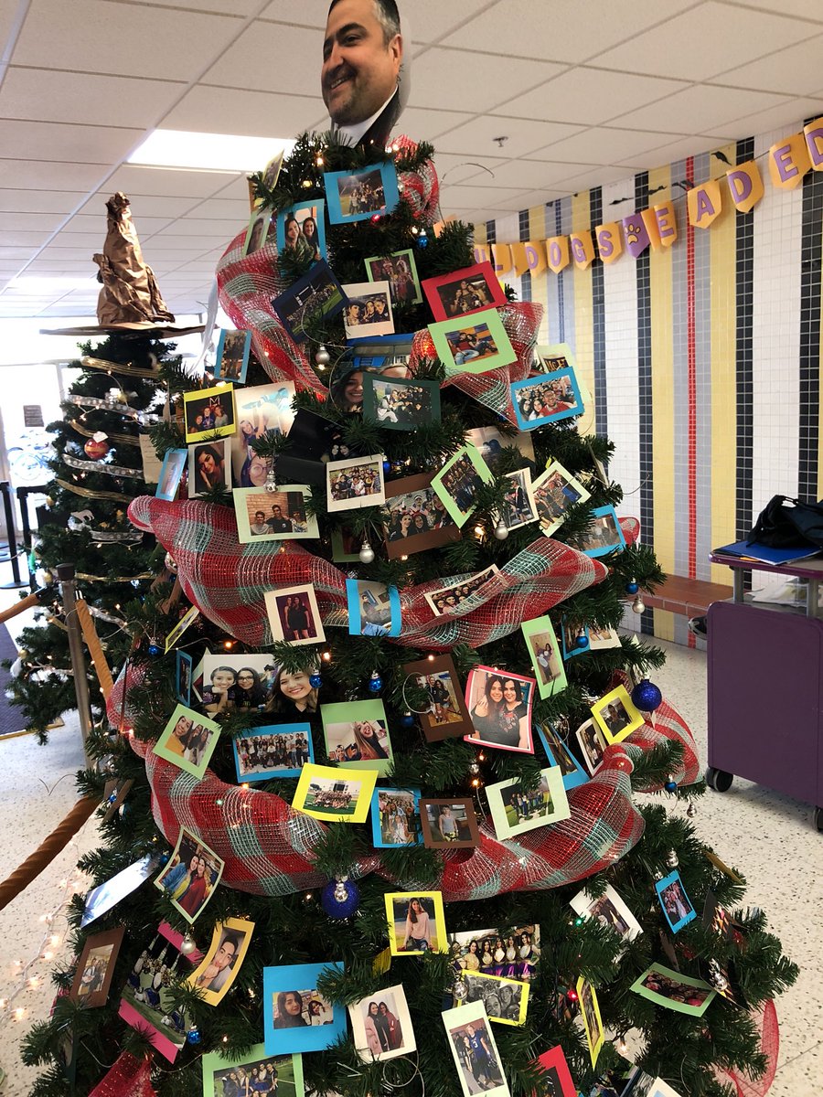 McHi2018's tweet photo. It’s complete!! Thank you to everyone who sent in pictures and helped! #itsdecember #seniors18 https://t.co/upWM7Kx6Zn