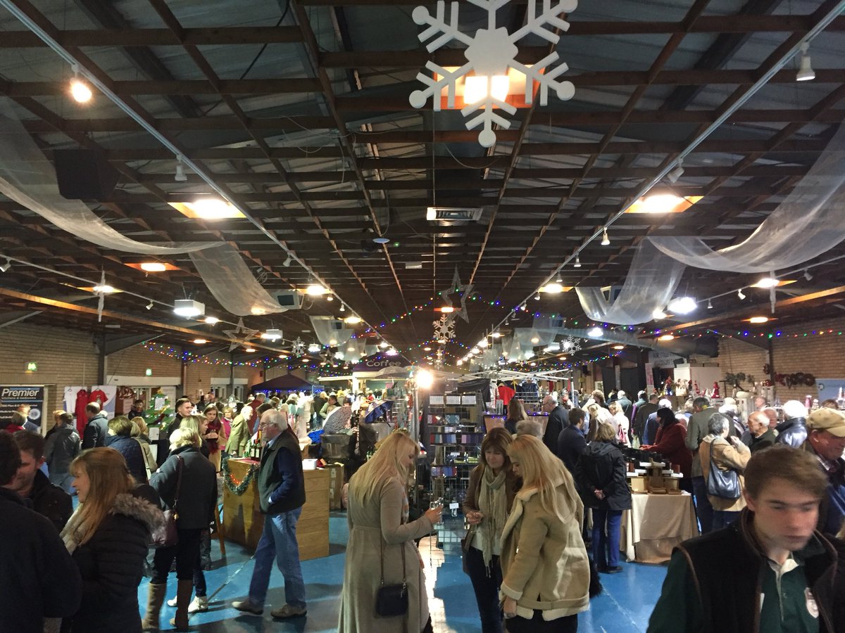 visitlincoln's tweet photo. Great to have a sneak peek of #FoodandGift17 this evening.

Plenty of local produce on offer, craft and gifts too, plus entertainment and more. Open Saturday &amp; Sunday this weekend. https://t.co/aRr3Vxqy0A
