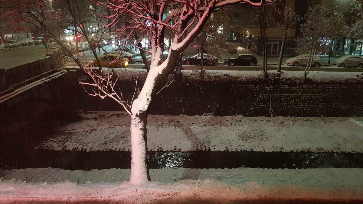 GeorgeNtoukas's tweet photo. Let it snow....!!!#diouk #diouklife #thankgod #sofia https://t.co/bh2L4x2W6r