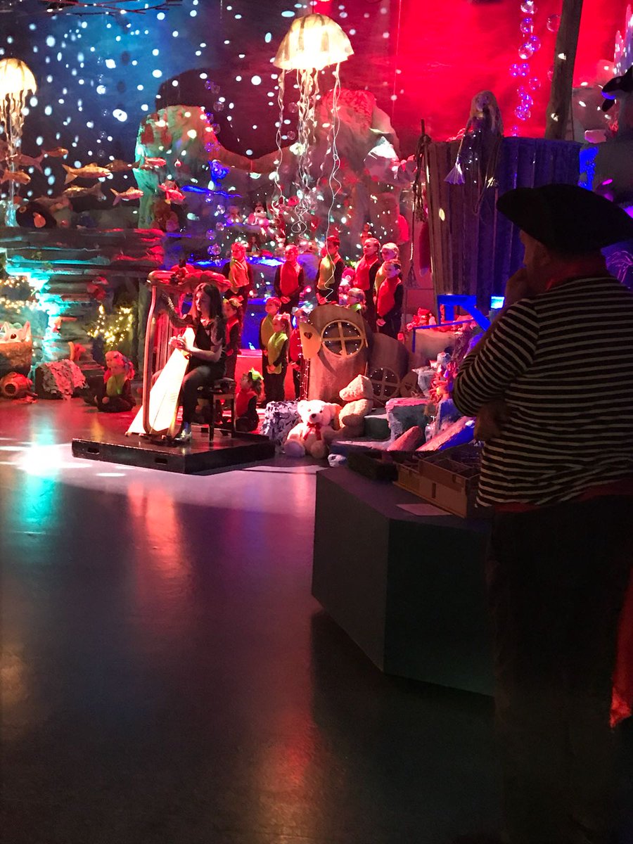 #LateLateToyShow #holyfamilyjuniordeafchoir  #deaf #ireland #ISL Aren't they #brilliant