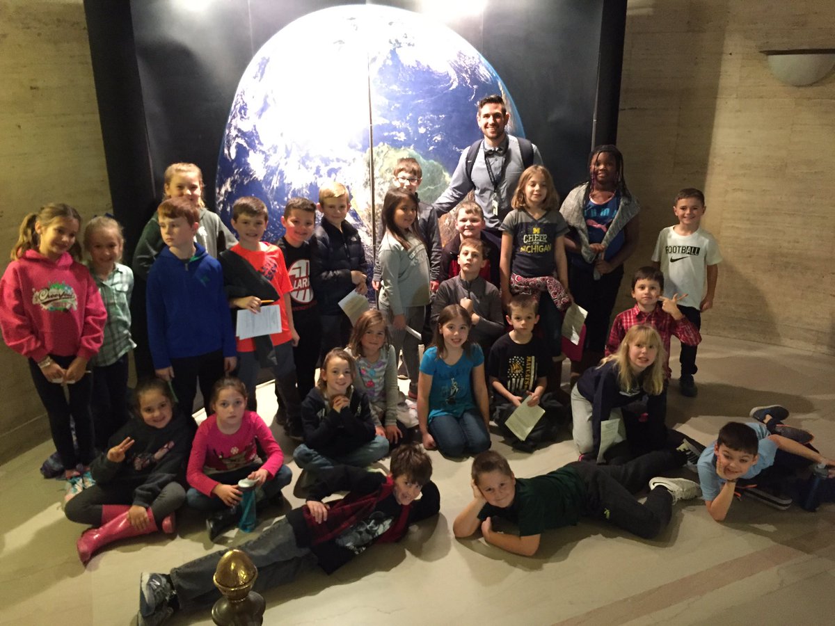 hewitt_mr's tweet photo. Ann Arbor Natural History Museum. We were able to learn about Animal Studies, Fossils, and the Moon Phases all in one trip. :) https://t.co/CEbXQRFZqs