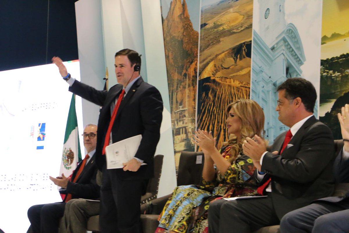 ClaudiaPavlovic's tweet photo. Superamos récord de asistencia en la Reunión Anual de las Comisiones Son-Az, Az-Mx y también en número de líneas de acción en los comités, lo cual muestra el entendimiento de gobiernos, empresarios y asociaciones. #Megarregión https://t.co/8A4g8IOgeU