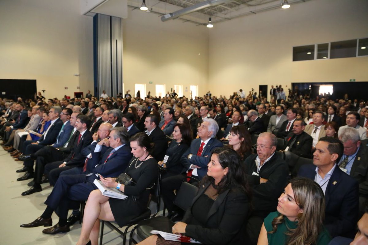ClaudiaPavlovic's tweet photo. Superamos récord de asistencia en la Reunión Anual de las Comisiones Son-Az, Az-Mx y también en número de líneas de acción en los comités, lo cual muestra el entendimiento de gobiernos, empresarios y asociaciones. #Megarregión https://t.co/8A4g8IOgeU