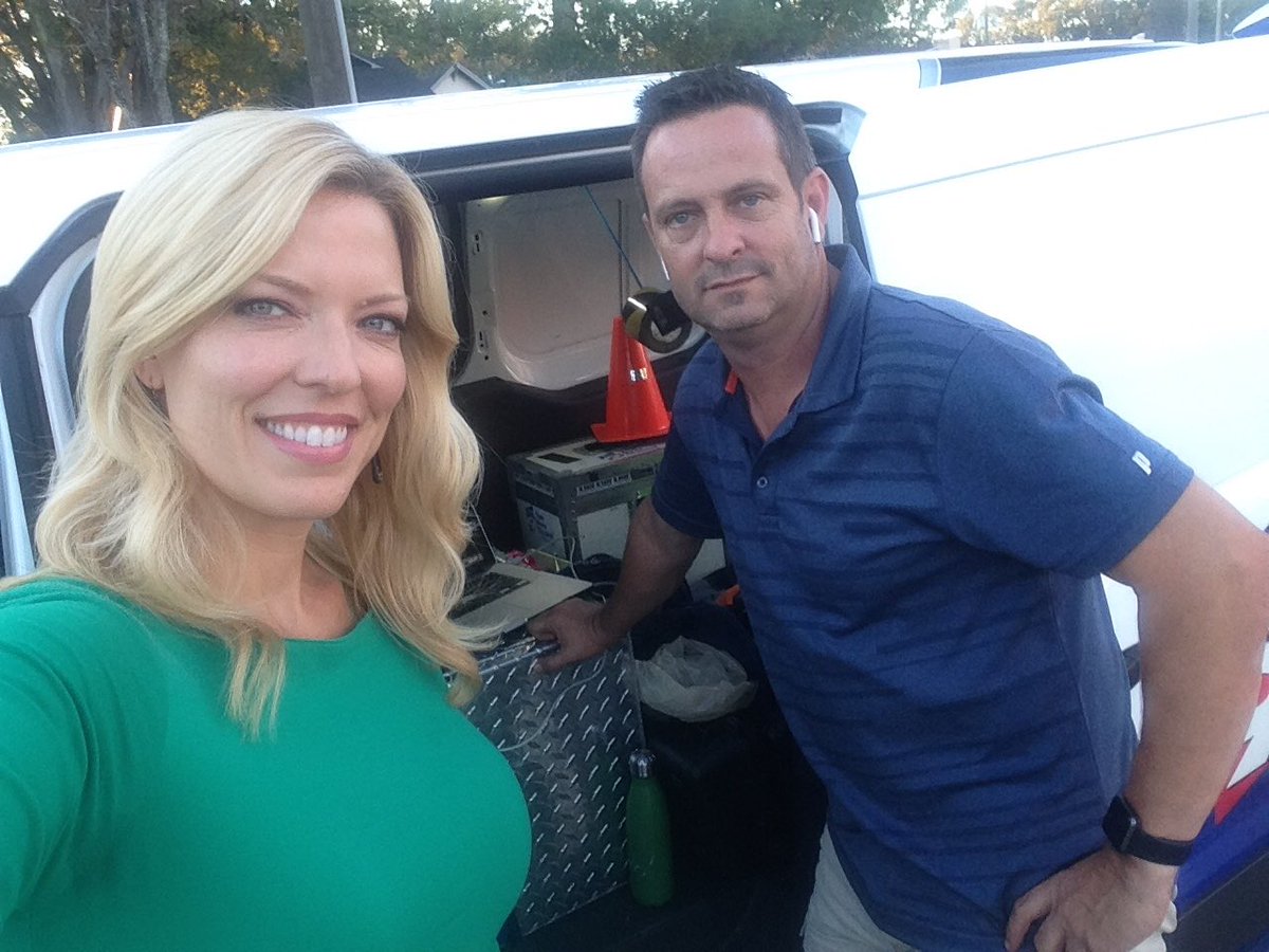 hollygregory33's tweet photo. Didn't shoot a frame of video until 3:30...live at 5. 15 minutes to write. 20 minutes to edit #FridayField @jayhawkroger https://t.co/VW0RZcJ140