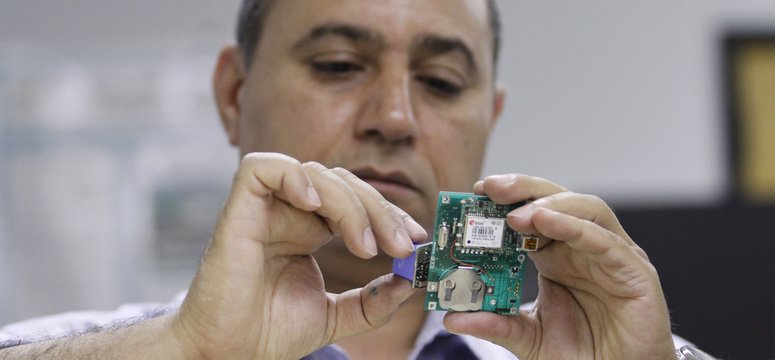 NSERC_CRSNG's tweet photo. .@UCalgary Geomatics researcher heads up to meet personnel shortage in expanding sensor technology field  https://t.co/jDRpqd1Cl0 https://t.co/GM0RbBv4yP