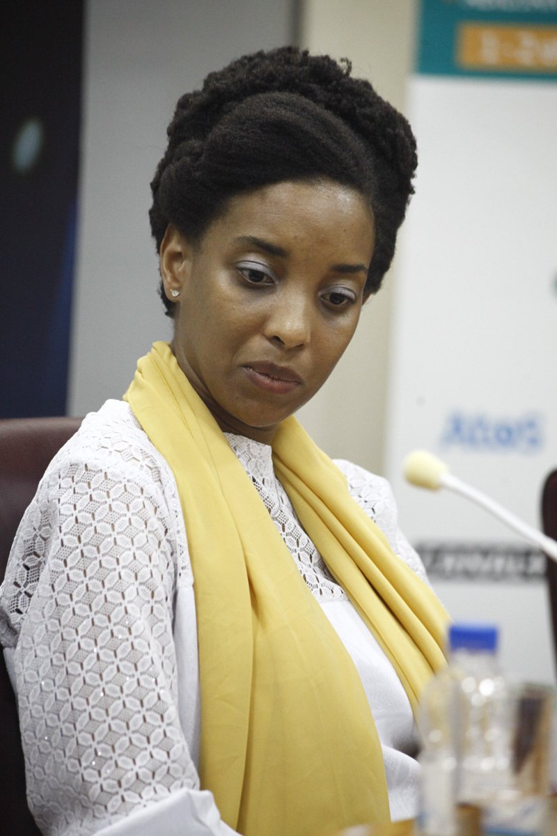 Cette première journée du #LABafrica17 s'est achevée par la table ronde :  " Nouvelles monnaies numériques , quelles opportunités ? " animée par <a href="/cedricatangana/">Cedric ATANGANA</a>-<a href="/OmarCisse29/">Omar Cissé</a> - <a href="/AdliTB/">Adli.eth TAKKAL ₿ATAILLΞ 🦝🔮</a> - Linda Vallée avec comme modérateur <a href="/folyananou/">f. ʌnanou</a> .
RDV demain!