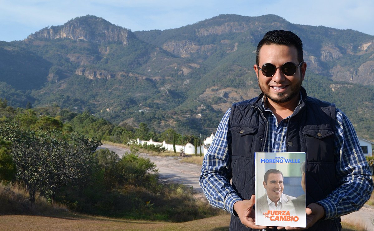 CarlosAldayCar's tweet photo. La #FuerzaDelCambio es un recorrido literario acompañado de evidencias fotográficas y documentales, en donde conocerás el origen familiar de @RafaMorenoValle, preparación académica y los retos que enfrentó para lograr la transformación en Puebla. #GuerreroConRafa https://t.co/j08PMSYkMm