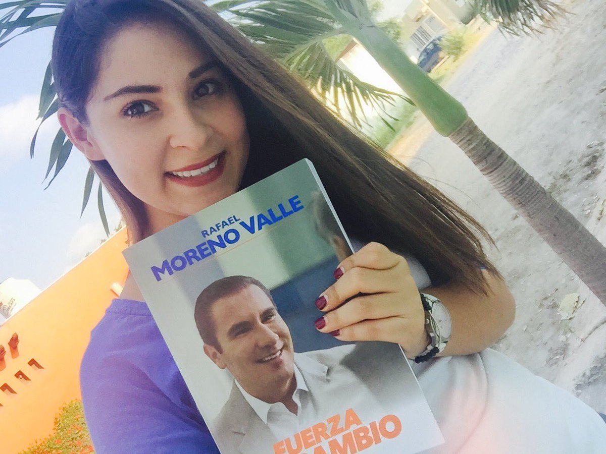 itzelOeni's tweet photo. Los jóvenes apoyamos  #FuerzaDelCambio unidos por un país con visión y futuro amigo @RafaMorenoValle contamos con tu experiencia y sabiduría https://t.co/NM9S0FR0Hg