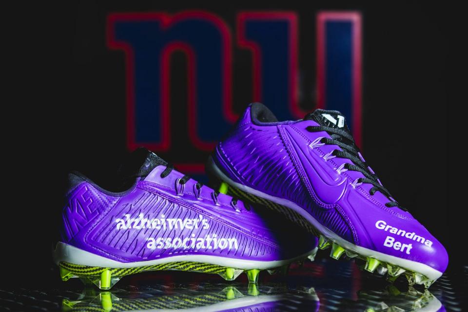 alzassociation's tweet photo. #NYGiants safety @DThompson004 supports the Alzheimer's Association for #MyCauseMyCleats to raise awareness in honor of his grandmothers. #ENDALZ https://t.co/BcvhcqxVZe