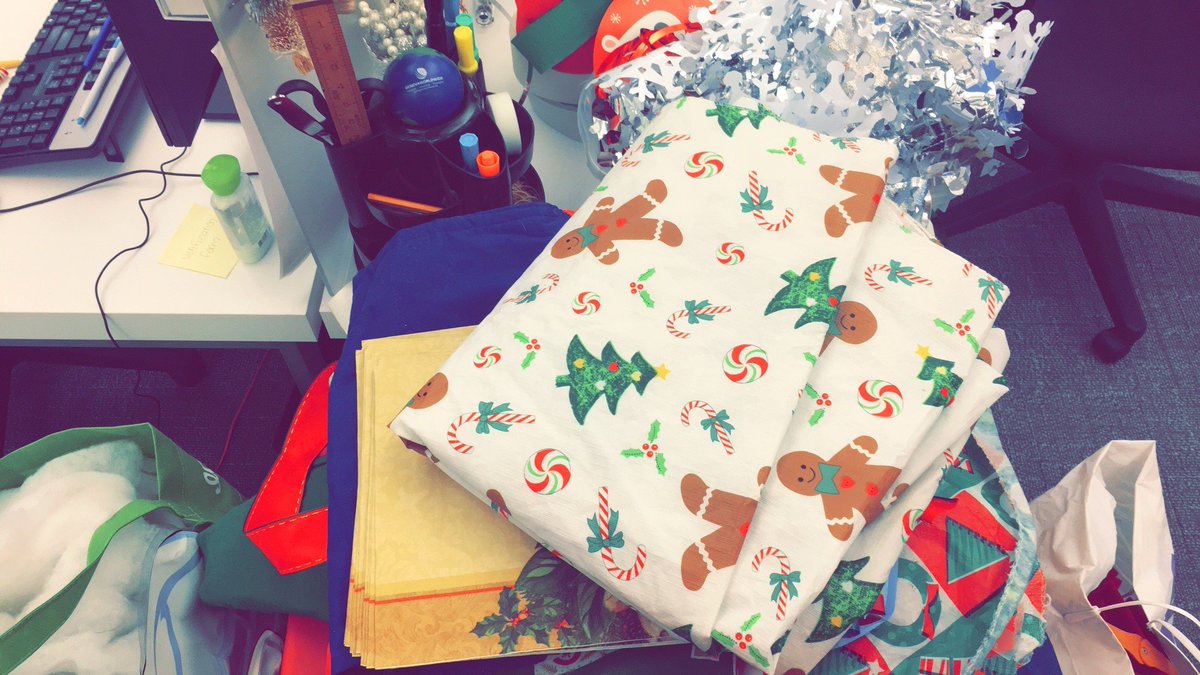 GenevaWorldwide's tweet image. We are also starting to get in the holiday spirit at our Geneva office. Check out some of our decor and stay tuned for more next week! #Christmas #photo #languagesandlearning