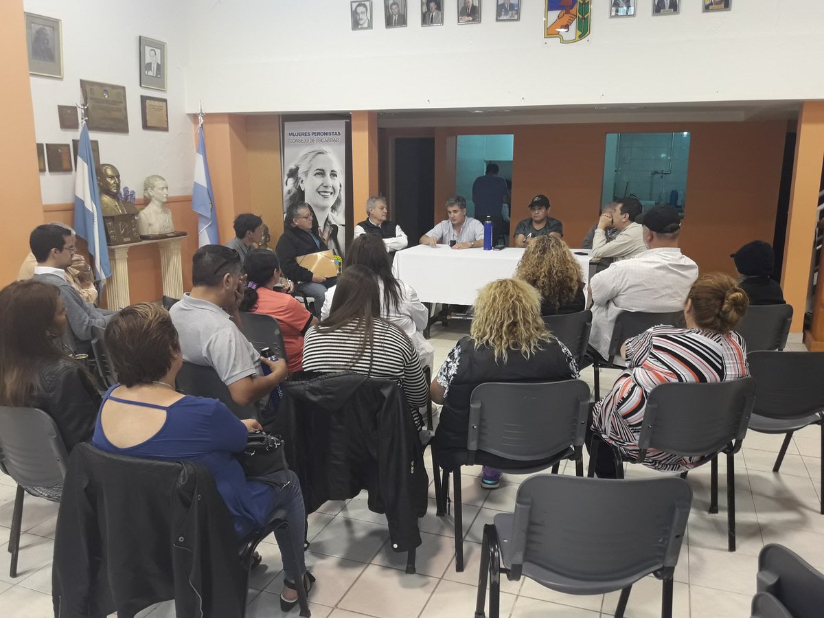 pjcomriv's tweet photo. ✌En estos momentos reunion del ateneo Eva peron en nuestra casa peronista con la presencia del compañero secretario de gobierno Maximo Neuman✌ https://t.co/T9bzISHuV8
