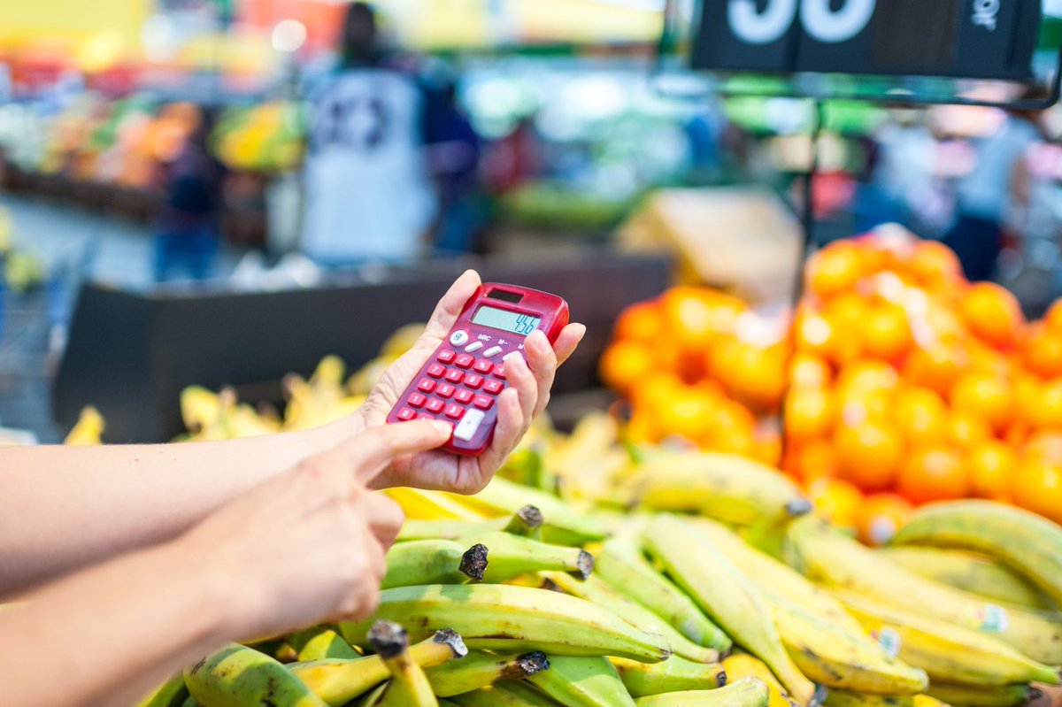 drmarkhyman's tweet image. Relying on inexpensive, overly processed food is tempting given our demanding lives and schedules, but the cost is quite large. In this article I share 10 ways I save time and money AND create better health for myself:
drhyman.com/blog/2015/05/2…