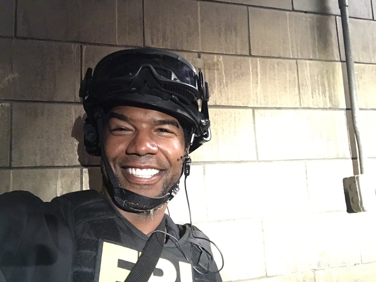 IamShaunGrant's tweet photo. This pic only reflects my love for acting, not my tired, exhausted muscles! 😝🎬🎥❤️️ #casting #actor #swat #fbi #acting #actor4life #selfrepresentation #drama #shaungrantacting #vibrationalacting #IAMSRG https://t.co/3X4BxIl779