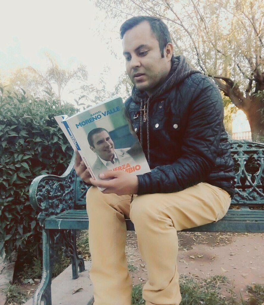 YuniEduar2_Mx's tweet photo. Hoy la @FILGuadalajara recibe a @RafaMorenoValle en la presentación de su libro “La #FuerzaDelCambio”. https://t.co/jZ14rLhRwQ