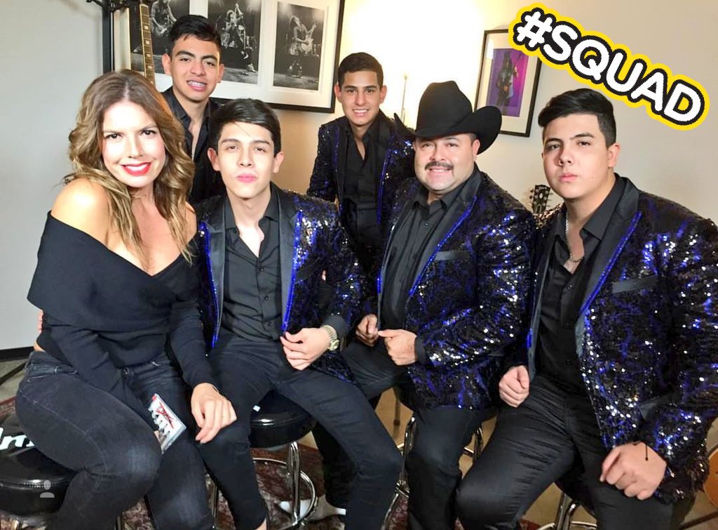 BACKSTAGE: Los chicos de   <a href="/Corneliovegaajr/">Cornelio Vega Jr.</a> invitaron a nuestra <a href="/FernandaKellyyy/">Fernanda Kelly</a> a la presentación de su nuevo disco 📀 Este Sábado #LAnzateShow 2pm/1c por <a href="/Univision/">Univision</a>  #CornelioVegaYSuDinastia #CornelioVegaJr 🎤💙