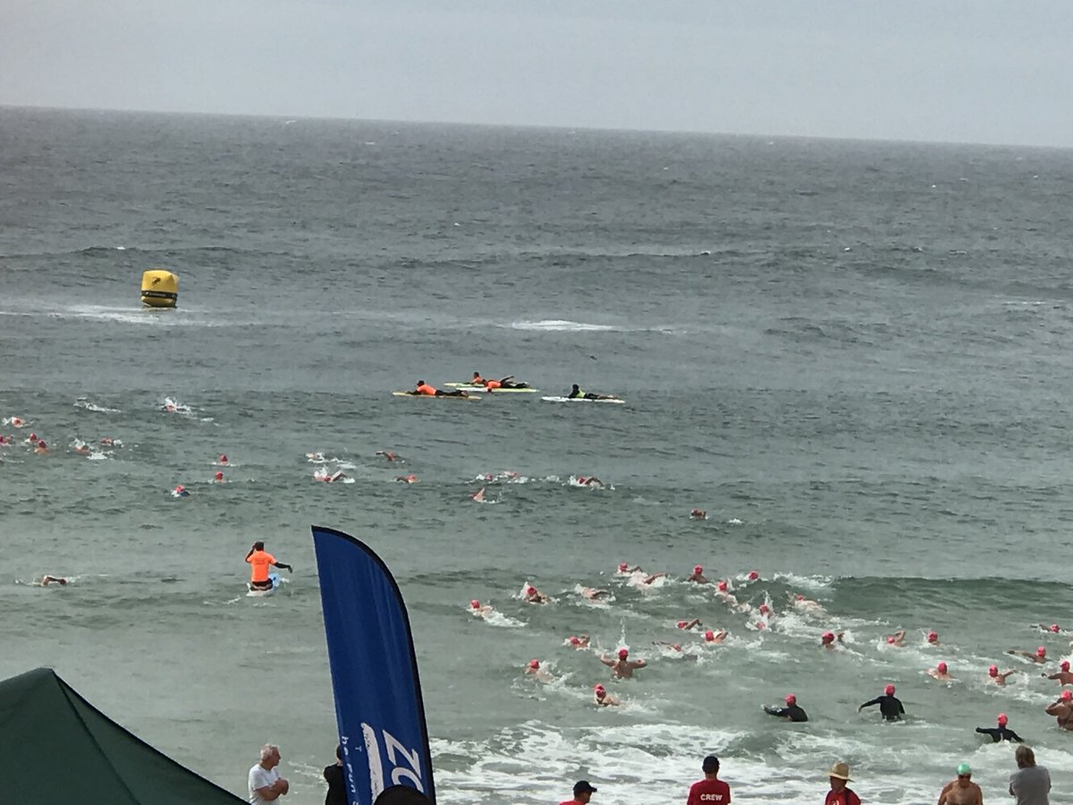 oceanswims's tweet photo. And they’re off! Different perspective coming next... #NthCurlCurlSwim #3PtsChallenge Bit #Ekman #Swimming #oceanswimming #openwater Pic by @sparkleocean https://t.co/QljW0whPsi