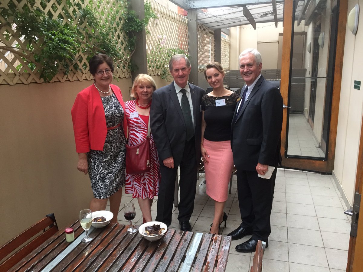 KeithRyall's tweet photo. Enjoying another most enjoyable Chairmans Cocktails at #Graduate House with good #Rotary friends. Best seafood in #Melbourne. https://t.co/mvSDZDvUWT
