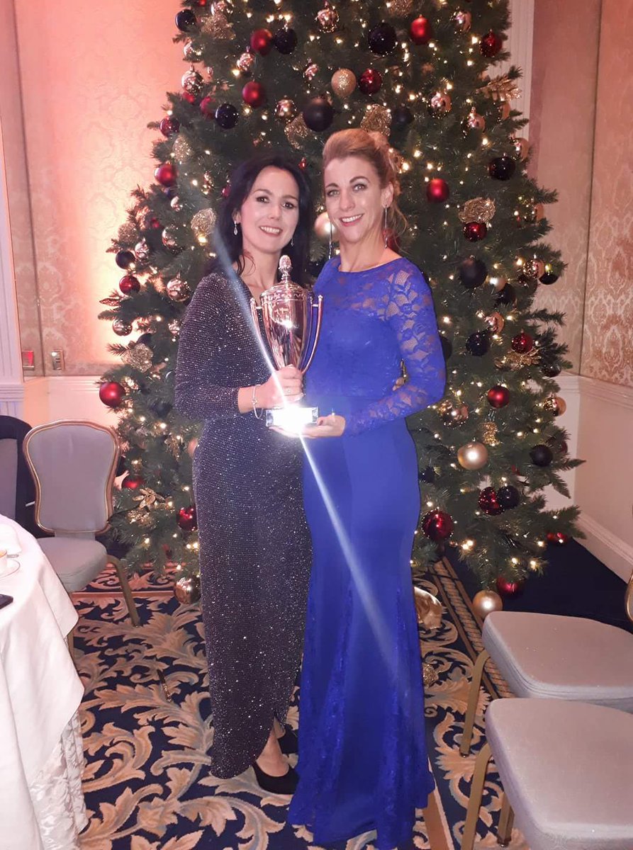 goldengirl88xx's tweet photo. @ShonaAnnMcManus and joanne with @OsborneRecruits winners trophy.  #CEO #BusinessManager #nrfawards #agencyoftheyear2017 https://t.co/q8R9IF4nqQ