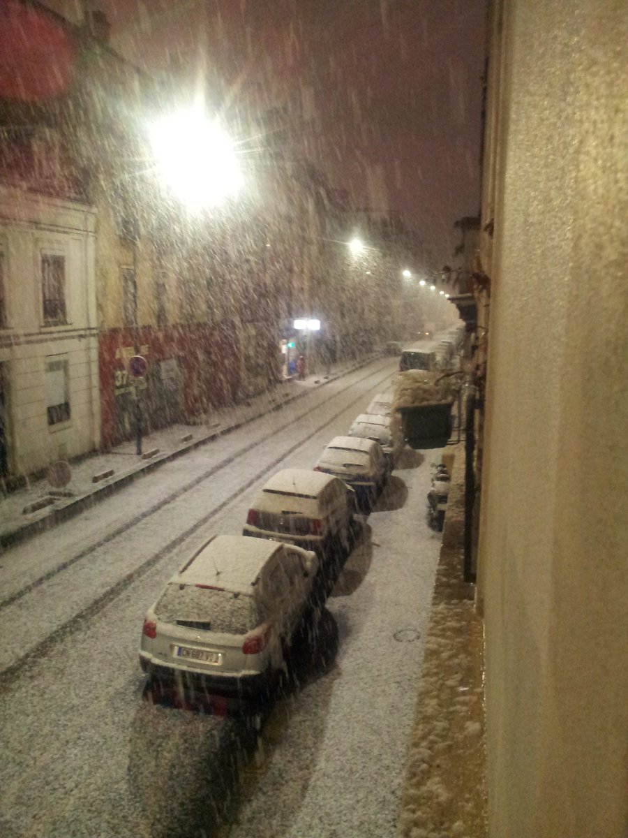 Canard_Lackey's tweet photo. J'en suis resté coin #singinginthesnow https://t.co/cGqqLIqLPU