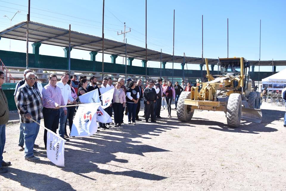 gerardo_vs's tweet photo. El deporte es muy importante para el desarrollo y la salud de nuestras familias. Hoy arrancamos la remodelación del estadio de beisbol de Cuencamé. #PorUnDurangoMasVerde impulsemos más espacios al aire libre para la convivencia y el sano esparcimiento. https://t.co/bsSuPvHgsN