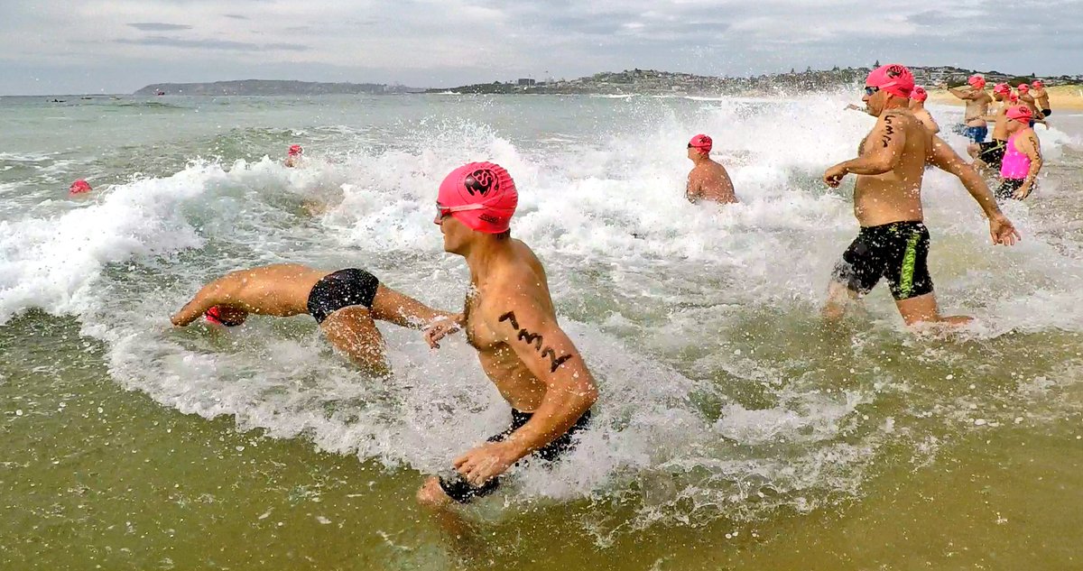 oceanswims's tweet photo. Mugs under a wave: That’s how you deal with a gutter... #NthCurlCurlSwim #3PtsChallenge Bit #Ekman #Swimming #oceanswimming #openwater https://t.co/HoRjY6x1Tr