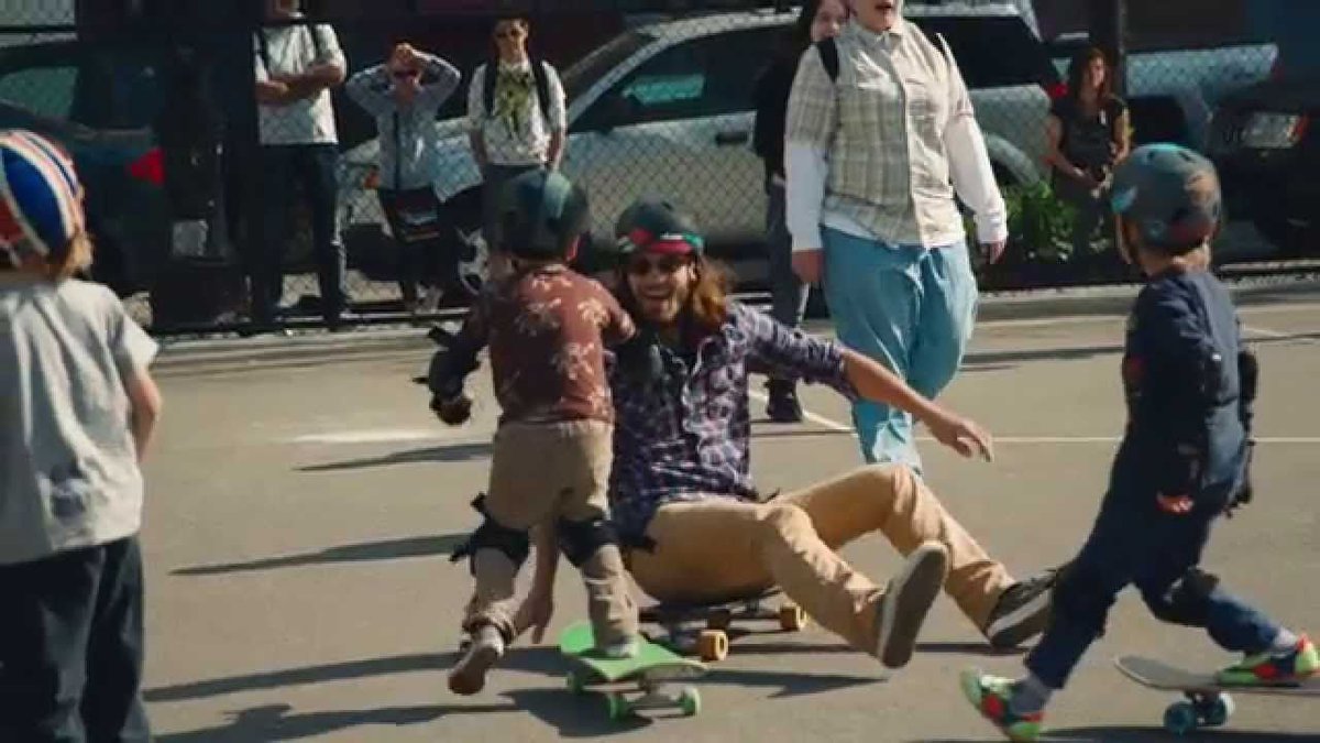 SightSndStory's tweet photo. [Watch] #SSS17 Oscar-nominated &amp; Emmy-winning DP B. Squires, ASC shot a spontaneous doc in NYC following skateboarder/musician Adam Crigler. See B. Squires on our Doc Panel Dec. 6!  https://t.co/btIHpMzz4g https://t.co/8nOM157dCp