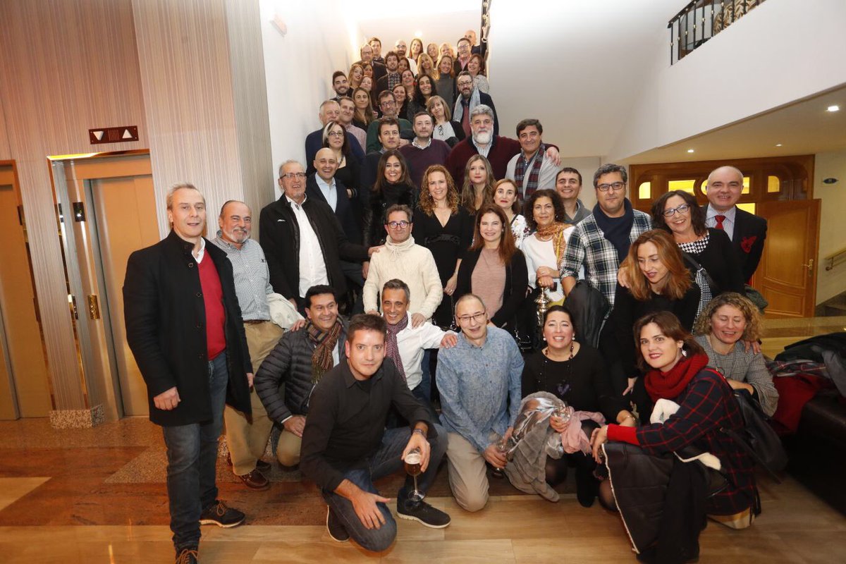 tesadiazfaes's tweet photo. #Periodist@s de #Vigo, gran equipo. Televisiones, radios, prensa escrita, online, gabinetes de comunicación..., tod@s por el compañerismo y la buena #comunicación 💪🏼 https://t.co/XulL8fppMO