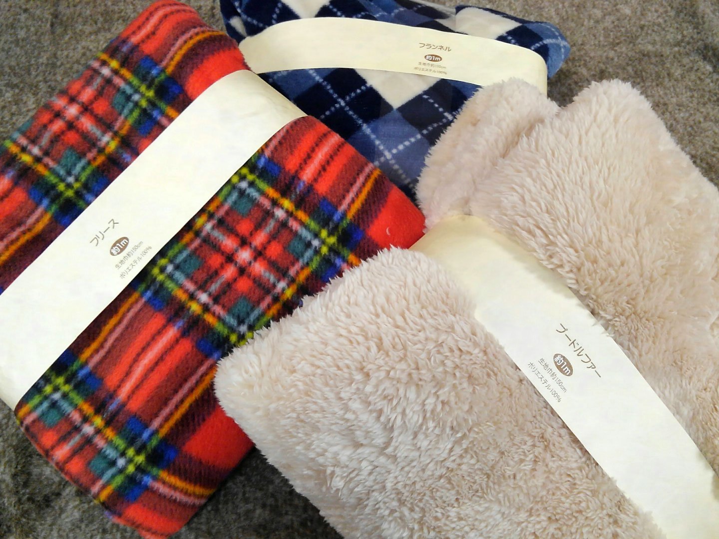 ユザワヤ 公式 スヌードやブランケット作りなどに大変便利な フランネルやプードルファーの生地を取り扱っています 特にカットクロスはひざ掛けなどを作るのにとても便利です 色柄も豊富に取り揃えています T Co P33yiveo96 取扱は蒲田店