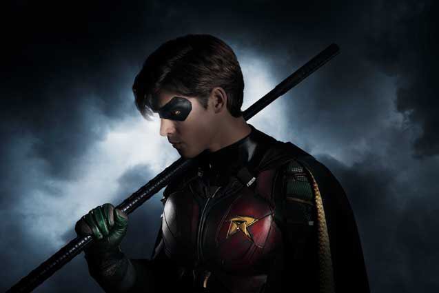 DCTitansNews's tweet photo. First look at @brentonthwaites as Robin in #Titans! https://t.co/vcJwsNgMTe
