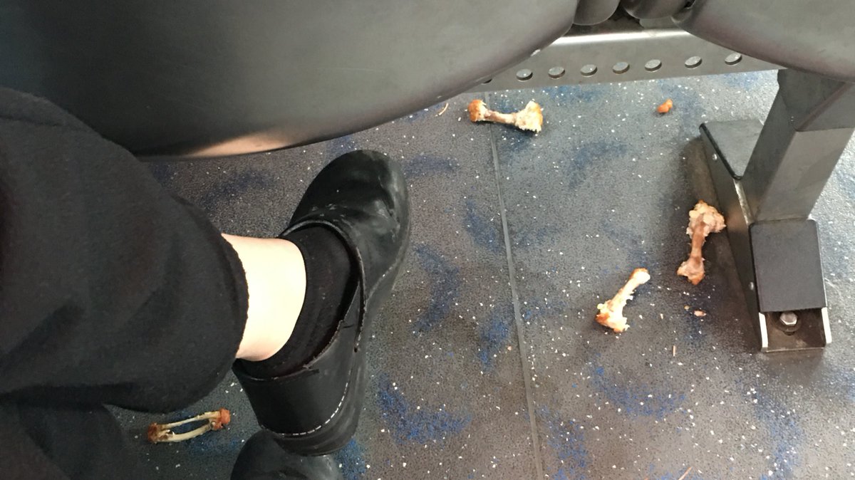 LydiaMcdouble's tweet photo. Views from the 19 #TriMet #chickenwings https://t.co/el1lpw1ngu