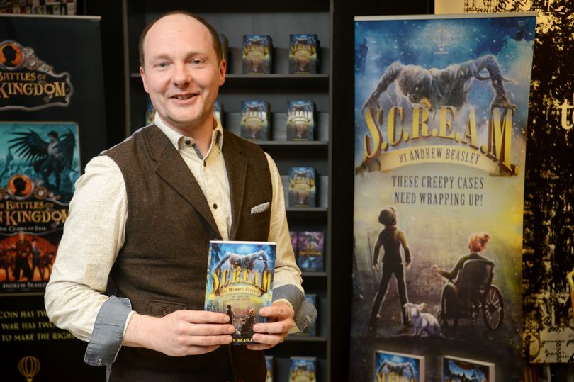 ABeasley_author's tweet photo. Very honoured by the piece in today's @PlymouthHerald 

https://t.co/UEvOqDsPb4

"Plymouth Teacher whose novel had been named as one of the best"

Thank you @WTelfordHerald @Usborne
@ReachSouth1 @SDPS7 @rediscoverexe https://t.co/oaQeD34W2L