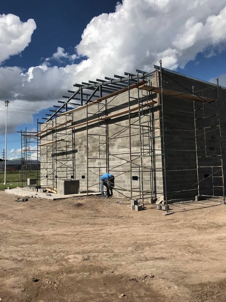 CuthillAgro's tweet photo. Seguimos avanzando en la construcción de nuestra fábrica 🏭😊 Los depósitos de #fitosanitarios estarán certificados con calidad #Premium por Casafe 👏👏

#DepositoOK #NuestroLugar https://t.co/zCLl7RObBN