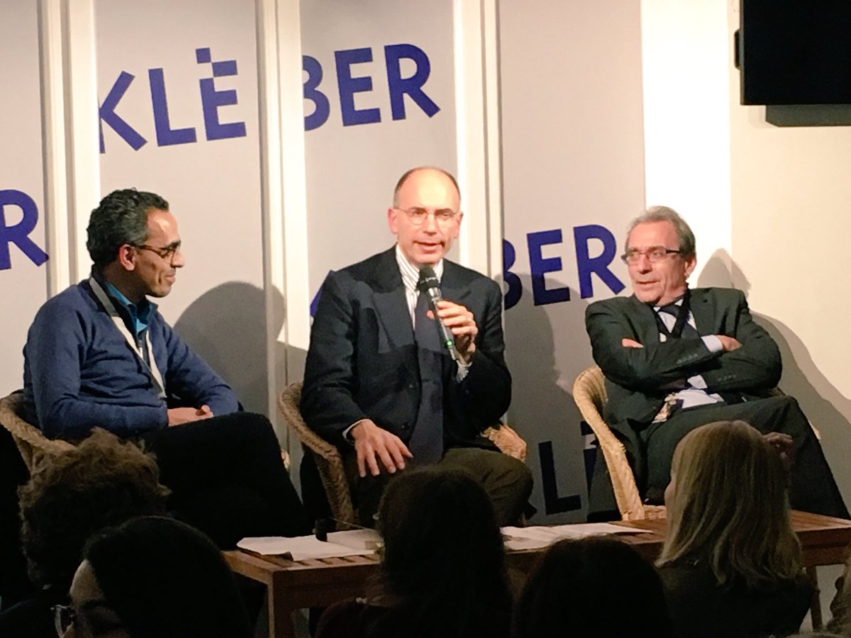 RvesOfficiel's tweet photo. @Roland_Ries a rejoint @EnricoLetta sur scène, malgré le #MarchéDeNoël de @strasbourg ! https://t.co/r1NIuyMnbK