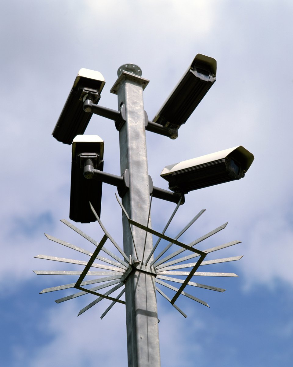 'Surveillance realism': research shows we find it increasingly difficult to imagine other ways of organising society and staying safe ow.ly/7Kea30gNaC5 <a href="/RUSI_org/">RUSI</a>